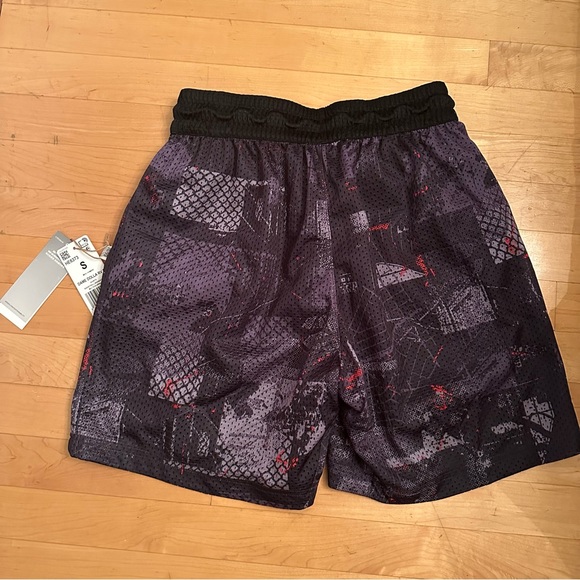 Brand New Adidas Basketball Shorts Size Small - Picture 3 of 4